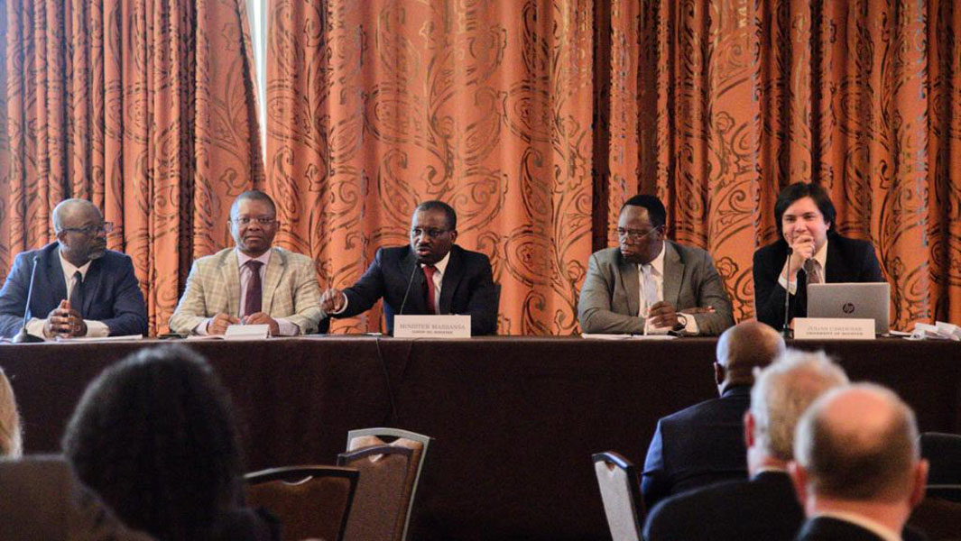 Le ministre du Pétrole, du Gaz, des Hydrocarbures et des Mines, Vincent de Paul Massassa durant son exposé.