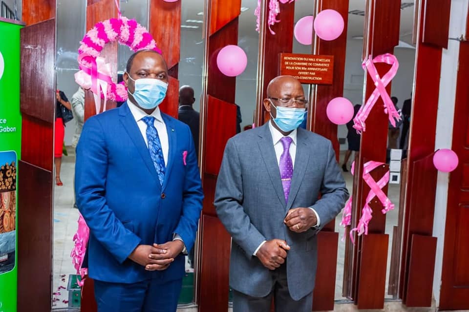 Le ministre d’Etat, en charge de la Culture, Michel Menga M'essone, et son collègue du Commerce, des Petites et moyennes entreprises et de l'Industrie, Hugues Mbadinga Madiya