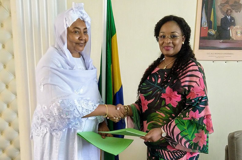 La Directrice de l’ISTA, Mahadié OUTHMAN ISSA et la ministre de la Famille, Estelle ONDO.