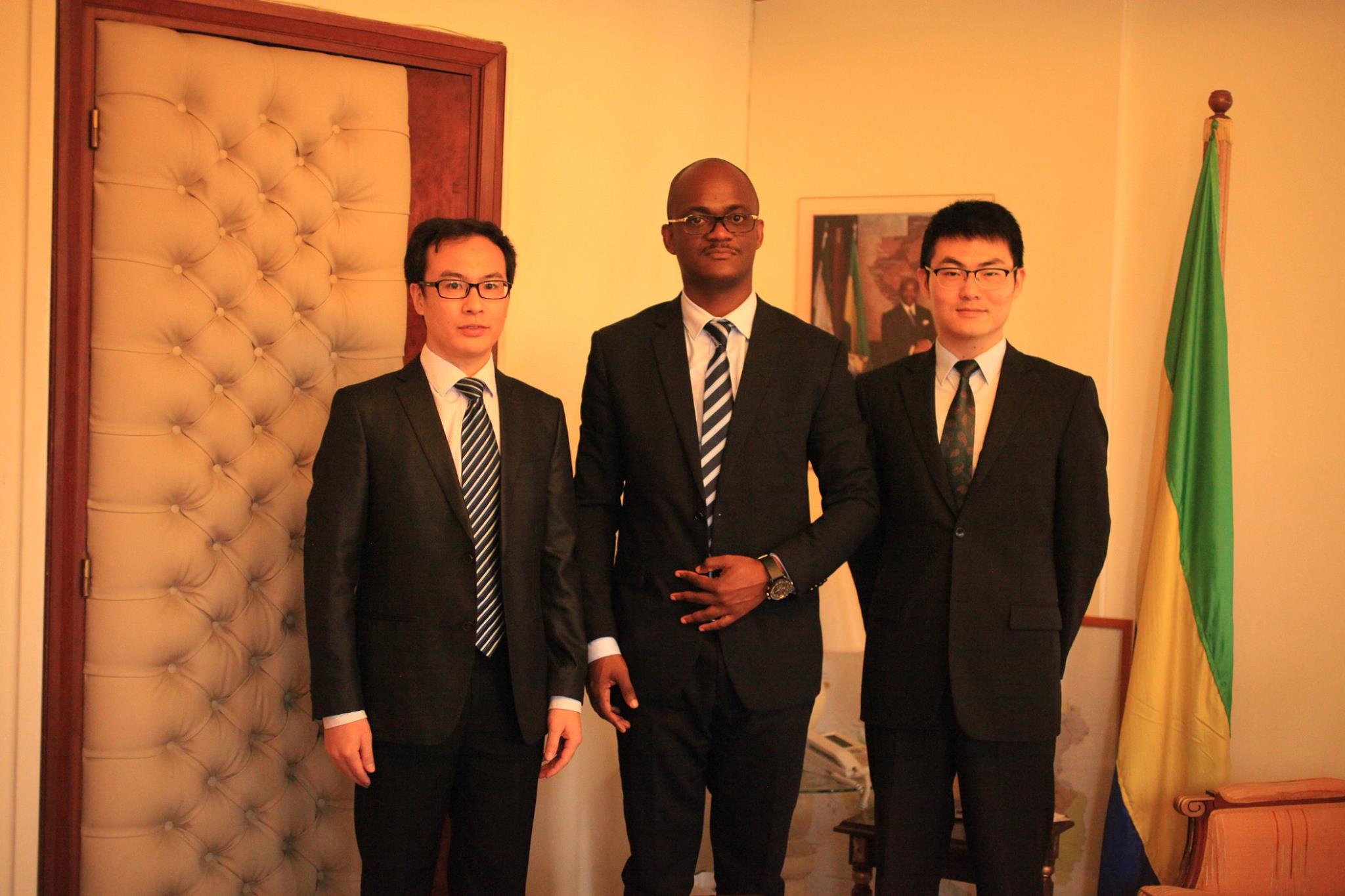 Le ministre, Tony Ondo Mba et ses hôtes de la société China Gezhouba Group Corporation.