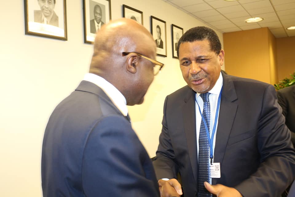 Le président de la Commission CEMAC, le Pr Daniel Ona Ondo et l'Administrateur du Groupe Afrique II de la Banque mondiale, Jean-Claude Tchatchouang.