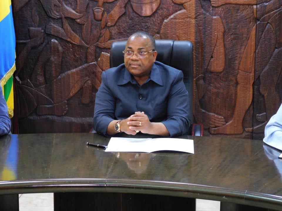 Le Premier ministre, Julien Nkoghe Bekale.