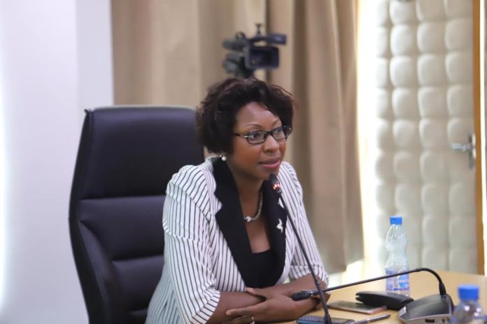 La ministre en charge de la Promotion des investissements, Carmen Ndaot.