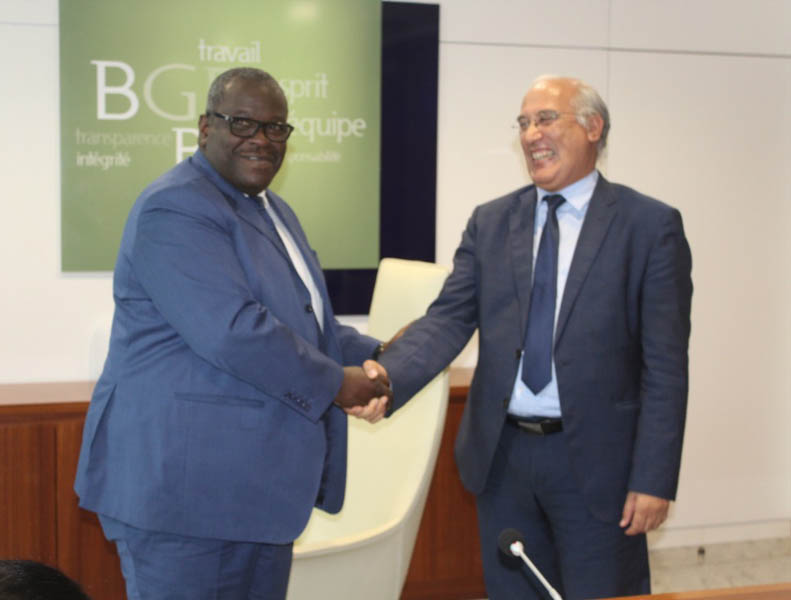 Le DG de BGFIbank Gabon SA, Luoukoumanou Waidi à gauche et le SP, Pierre – Marie Ntoko à droite.