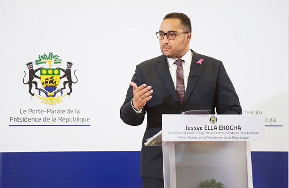 Le Conseiller spécial, Porte-parole de la présidence de la République, Jessye Ella Ekogha, lors de la conférence de presse.