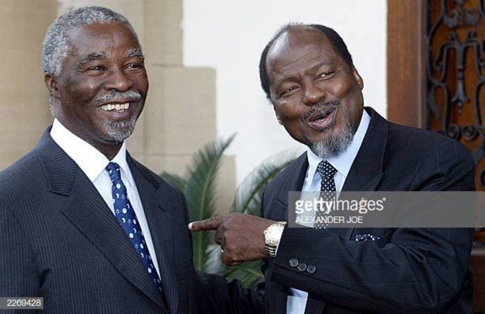 Les anciens présidents Mbeki d'Afrique du Sud et Chissano du Mozambique font partie du Forum Afrique.
