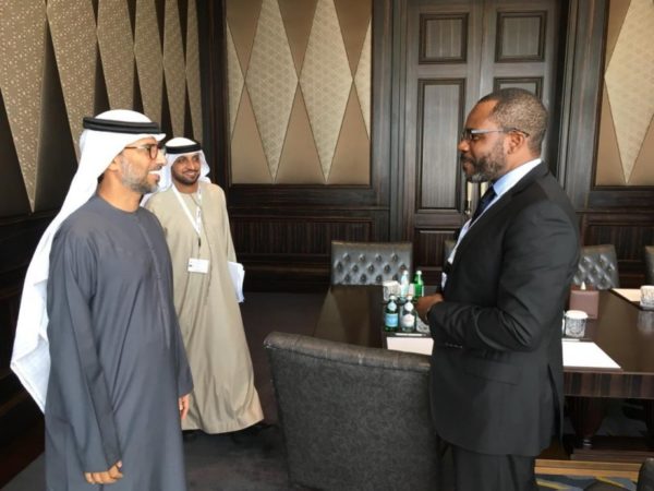 Le ministre des Mines et des Hydrocarbures, Gabriel Mbaga Obiang Lima avec des chefs de compagnies pétrolières nationales, lors du lancement de ‘’l’Année de l’investissement 2020’’, au Forum mondial de l’énergie du Conseil de l’Atlantique à Abu Dhabi.