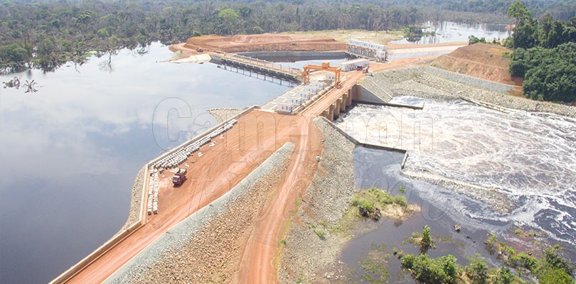 Une vue du barrage de Lom Pangar.