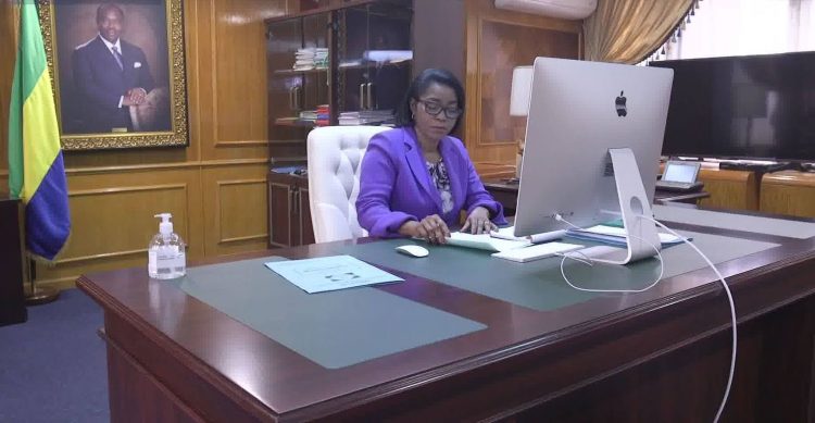 Le PM, Rose Christiane Ossouka Raponda.