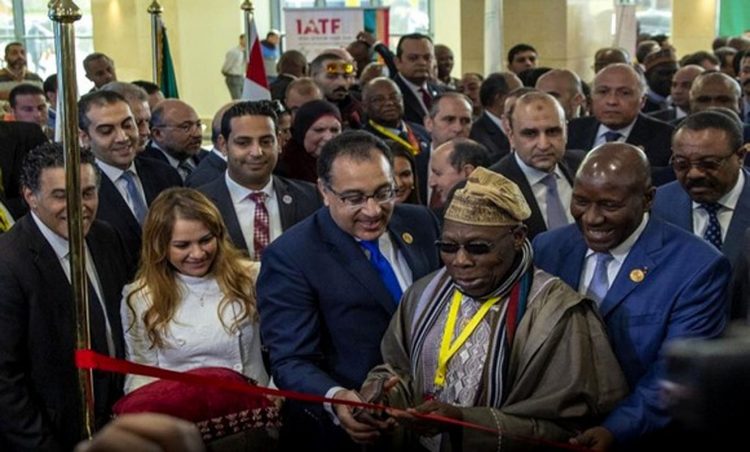 Le chef Olusegun Obasanjo, donnant le coup d’envoi de la 1ère édition de la Foire commerciale intra-africaine (IATF-2018).
