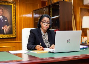 Le PM, Rose Christiane Ossouka Raponda.