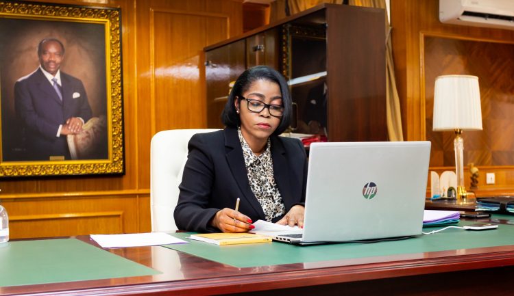 Le PM, Rose Christiane Ossouka Raponda.