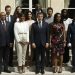 Emmanuel Macron entouré des membres du Conseil présidentiel pour l'Afrique à l'Élysée.