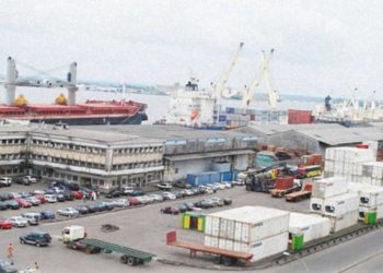 Une vue du port de Douala