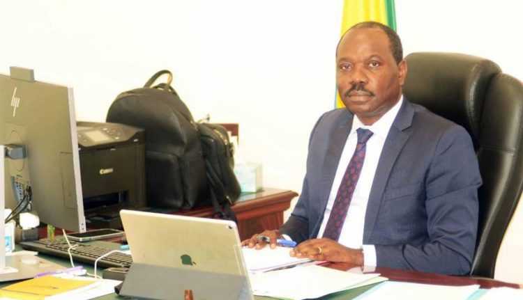 Le ministre du Commerce, Hugues Mbadinga Madiya.