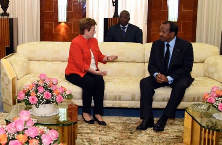La Directrice générale du FMI, Kristalina Georgieva s’entretenant avec le chef de l’Etat camerounais, Paul Biya.