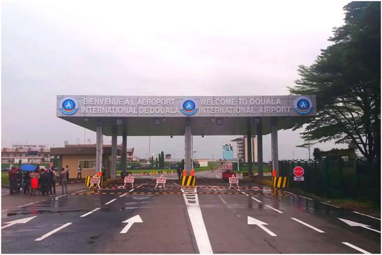 L’entrée de l’aéroport de Douala au Cameroun. © Photo DR.