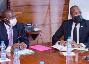 Le ministre du Budget, Sosthène Ossoungou Ndibangoye et le DGCPT, Franck Yann Koubdje.