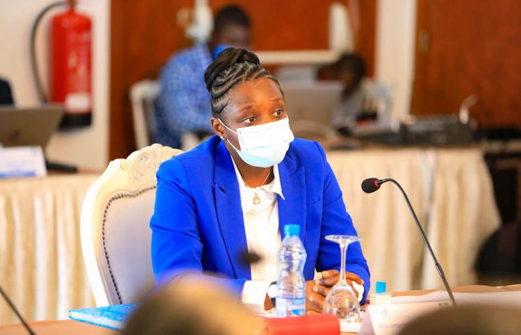 Léontine Oyouomi, présidente du Groupement d’intérêt national ITIE.