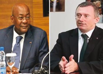 Les ministres Pacôme Moubelet Boubeya et Lee White.