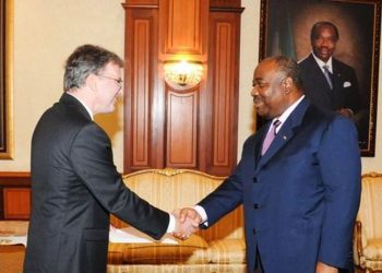 Philippe Autié remettant ses lettres de créance, le 21 septembre 2018 au président de la République, Ali Bongo Ondimba.