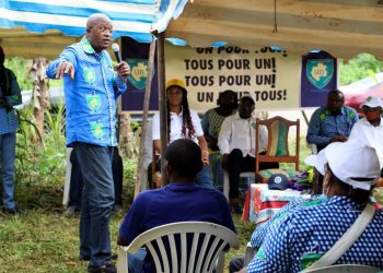 Une attitude de Paul-Marie Gondjout durant les échanges