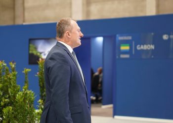 Le Pr. Lee White, ministre gabonais des forêts, des océans, de l'environnement et du changement climatique.