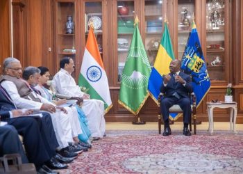 Le chef de l’Etat gabonais, Ali Bongo s’entretenant avec la délégation indienne.