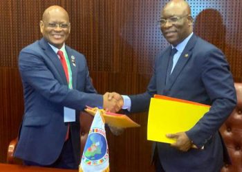 Le ministre des Affaires étrangères et de la Coopération de la Guinée Equatoriale, Simeón Oyono Eson Angue et l’ambassadeur Gilberto Da Piedade Verissimo, président de la Commission de la CEEAC.