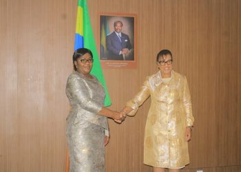 Le ministre de l’Economie et de la Relance, Nicole Jeanine Lydie Roboty épse. Mbou et la Secrétaire générale du Commonwealth, Patricia Scotland.