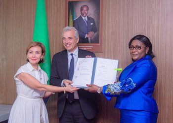 Nicole Jeanine Roboty-Mbou, Alexis Lamek et la représentante de l’AFD au Gabon, le 21 mars 2021, à Libreville