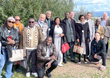 Des responsables représentant 11 villes africaines visitent à Copenhague, une usine de valorisation des déchets. Ils effectuent une visite d’étude de quatre jours au Danemark et en Suède.