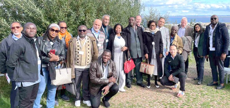 Des responsables représentant 11 villes africaines visitent à Copenhague, une usine de valorisation des déchets. Ils effectuent une visite d’étude de quatre jours au Danemark et en Suède.