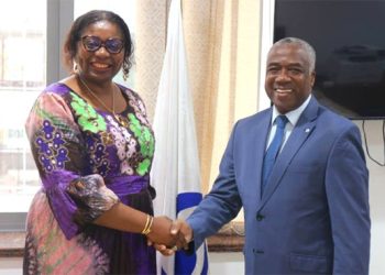 Le président de la BDEAC, Dieudonné Evou Mekou et la présidente de la Cosumaf, Jacqueline Adiaba-Nkembe.