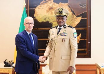 Brice Clotaire Oligui Nguema et Judd Devermont.