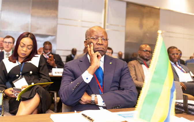 Le ministre des Comptes Publics, Charles M'BA a conduit la délégation gabonaise à cette table ronde.