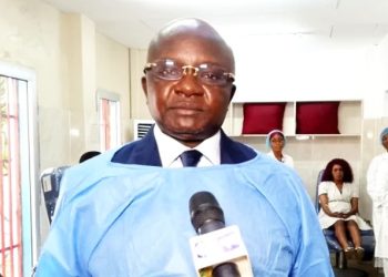 Le ministre de la Santé, le Pr. Mougougou Adrien.