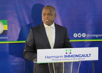 Le ministre de l’Intérieur, Hermann Immongault a annoncé les résultats du référendum constitutionnel