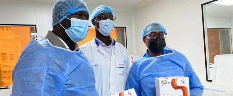 Lors d’une visite à l’Institut Pasteur de Dakar en janvier 2024, le président du Groupe de la Banque africaine de développement, Akinwumi Adesina (1er à droite) avait annoncé un soutien à cet important centre de recherche biomédicale en Afrique.