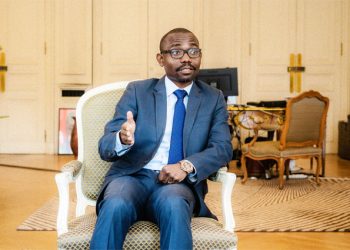 Le président du Comité national économique et financier (CNEF), le ministre de l'Économie et des Participations, Mays Mouissi