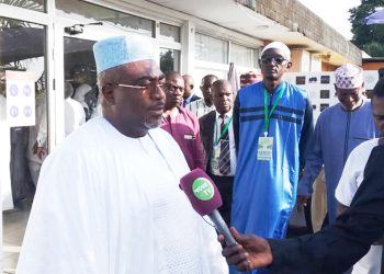 Le chef spirituel des musulmans du Gabon, Abdul Rassak Guy Kambongo répondant aux question des journalistes.