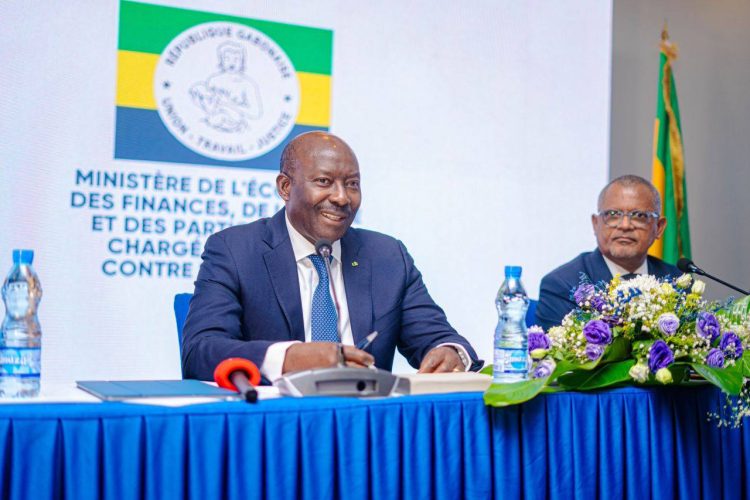 Le ministre de l’Economie, des Finances, Henri-Claude OYIMA