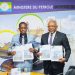 Le ministre du Pétrole et du Gaz, Sosthène Nguema Nguema et le Directeur général adjoint de Ressources Group, Victor Mouwoyi-Magongo lors de la signature des deux Contrats d’exploration et de partage de production.