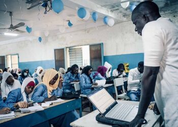 Des jeunes femmes suivent une formation au Tchad. Crédit : Miguel San Joaquin.