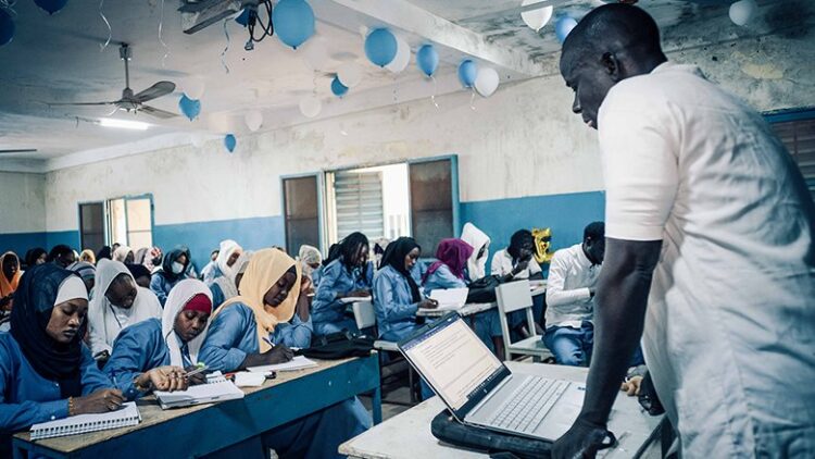 Des jeunes femmes suivent une formation au Tchad. Crédit : Miguel San Joaquin.