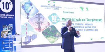 Le ministre de l’Accès universel à l’Eau et à l’Énergie, Philippe Tonangoye