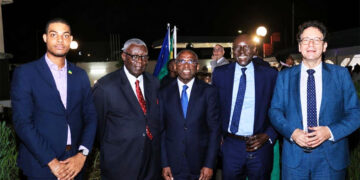 LOUEY NTOGOLO Christophen aux côtés du ministre de la Réforme et des Relations avec les Institutions, François Ndong Obiang, lors de la Quinzaine de l’Europe au jardin de la Union européenne. 
Un moment fort de dialogue, de vision et d’engagement pour l’avenir.