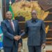 Le chef de l’Etat gabonais, Brice Clotaire OLIGUI NGUEMA avec l’envoyé spécial du président de la Commission de l’Union africaine.