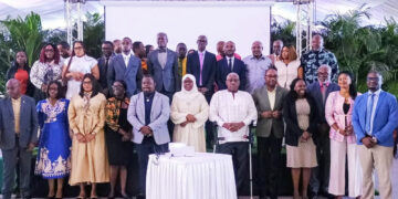 Photo de groupe des formateurs experts du Groupe de la Banque africaine de développement et des participants à l'atelier de renforcement des capacités institutionnelles et à la clinique fiduciaire