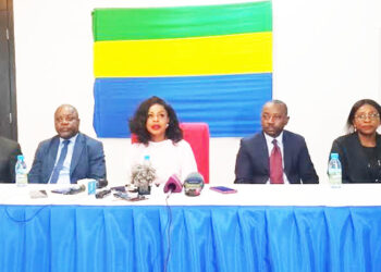 La ministre du Commerce, des PME-PMI et de l'Entrepreneuriat des Jeunes, Zenaba Gninga Chaning lors de la Conférence de presse